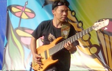 Индро Харджодикоро (The Fingers, экс-Simak Dialog): Индонезийская басовая миссия