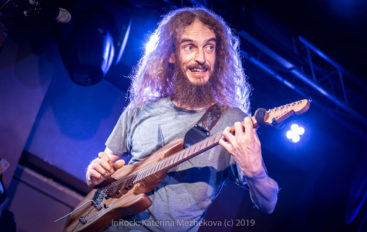 Guthrie Govan Trio: Сверхурочная работа